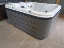 Load image into Gallery viewer, Nordic RETREAT MS™  MODERN SERIES Hot tub Spa 110 or220v